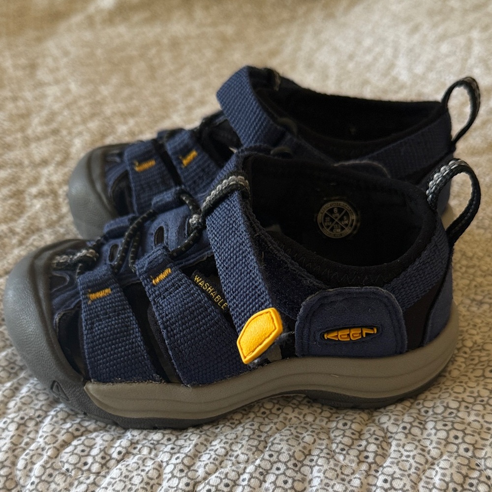 Keen Toddler Size 6 Newport H2 Sandals Navy